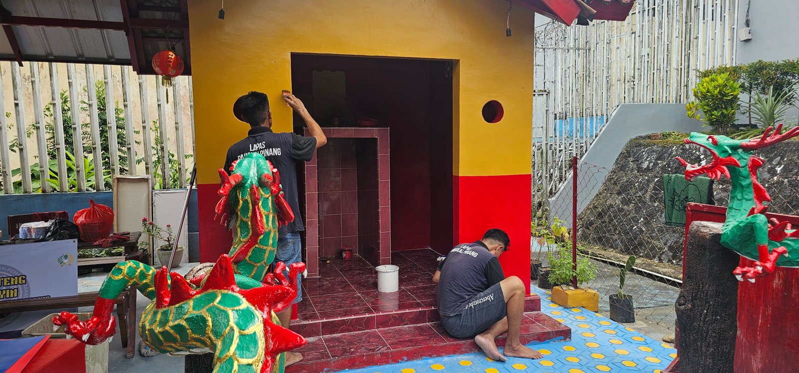 Tebar Kebaikan Jelang Imlek, Warga Binaan Lapas Pangkalpinang Percantik Guan Yin Ting